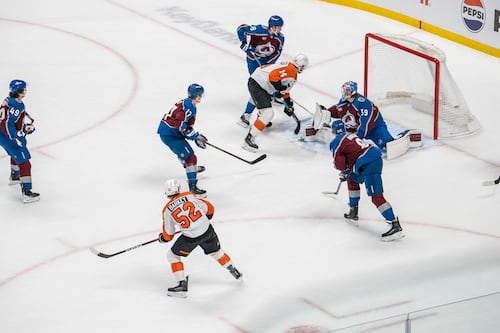 Flyers sacuden a la NHL y humillan al líder Avalanche en plena carrera por playoffs