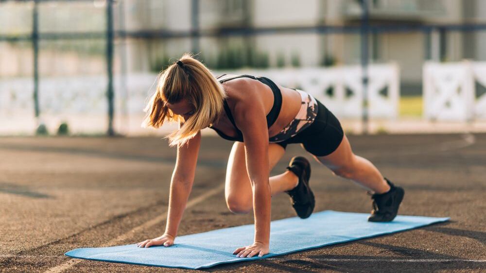 Hacer ejercicios, deporte, cualquier actividad física es bueno para la salud.