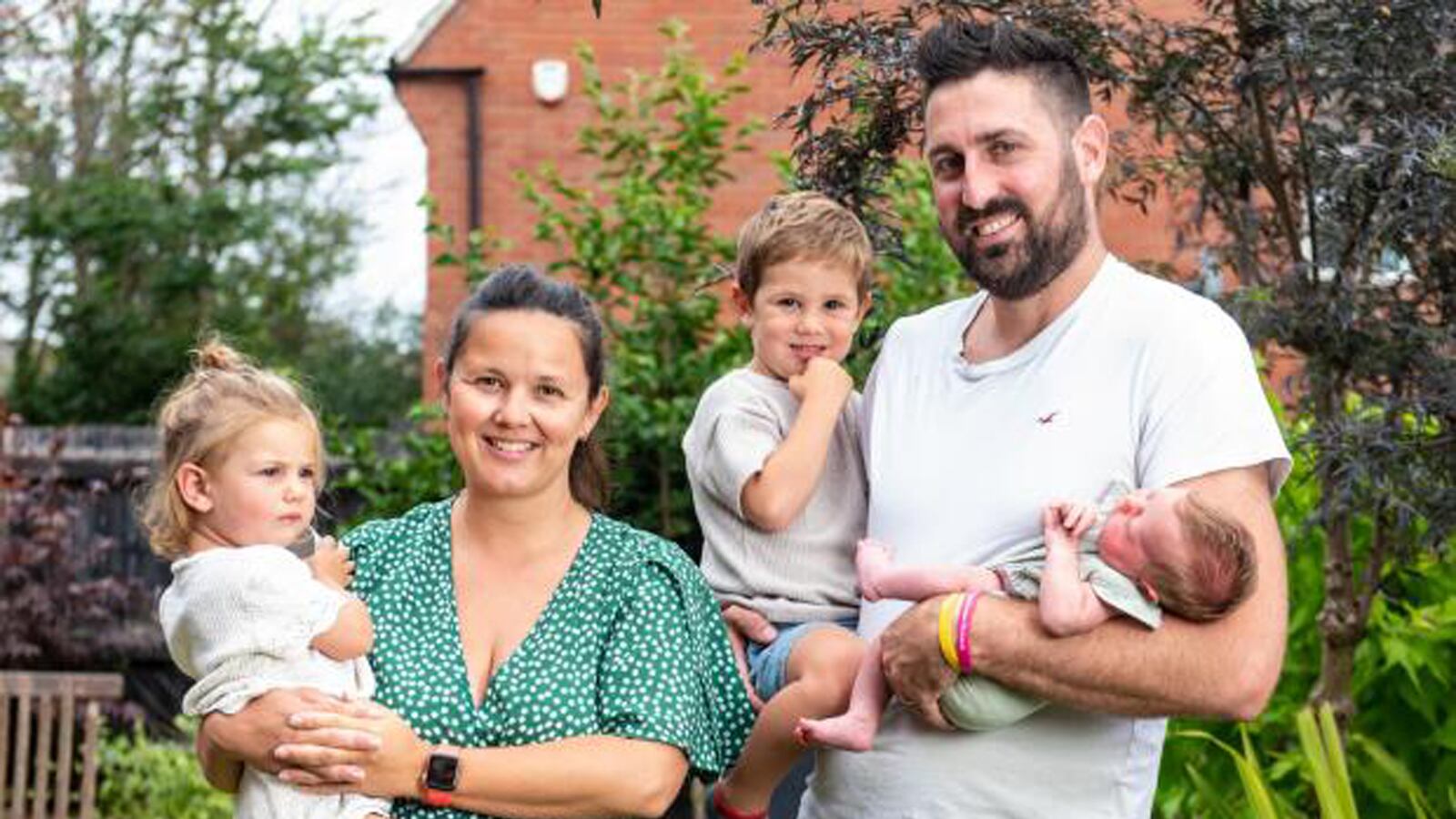 Mujer de a luz a trillizos con dos años de diferencia entre cada uno