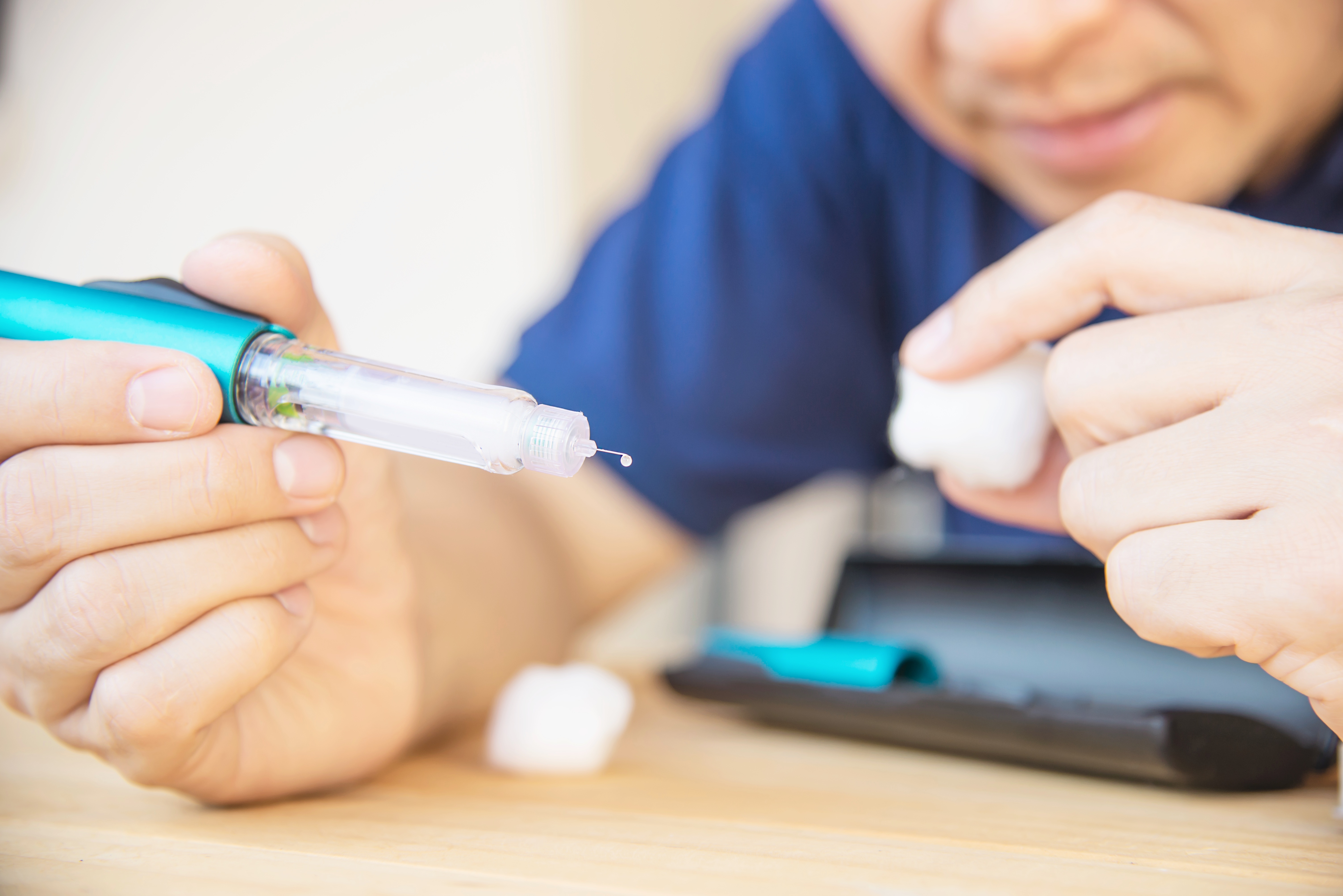 Científicos están desarrollando una tecnología médica revolucionaria que podría transformar el tratamiento de la diabetes. Foto: Freepik.