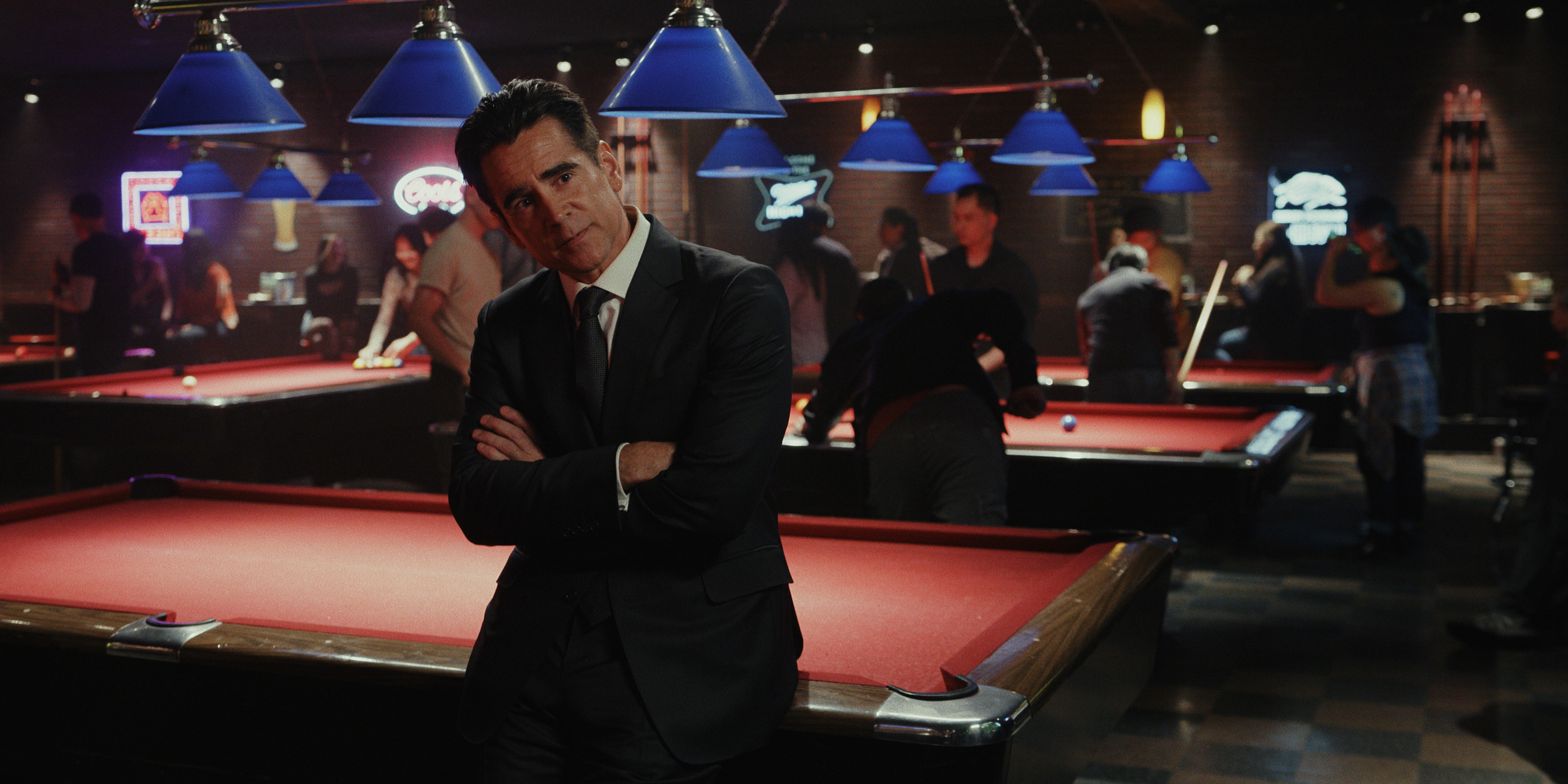 En la segunda temporada de Sugar, el detective melancólico y empático, John Sugar, interpretado por el actor Colin Farrell, se mueve por los márgenes de Los Ángeles sin perder la fe en la gente. Foto: cortesía.