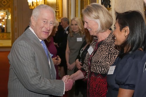 Hospitalizan al rey Carlos III tras sufrir efectos de tratamiento contra el cáncer