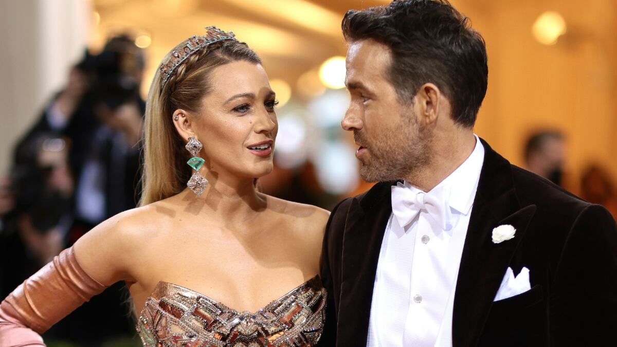 ¿Ryan Reynolds puso los ojos en otra famosa?