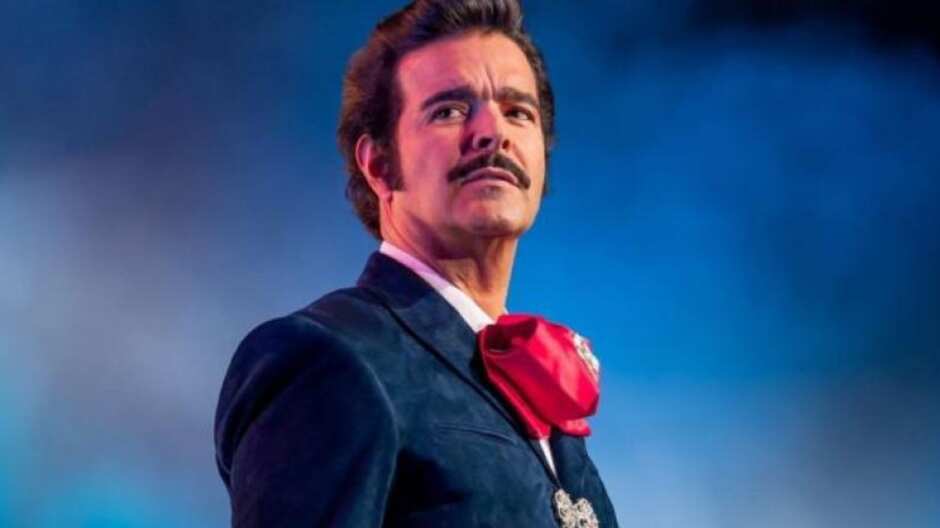 Vicente Fernández interpretado por Pablo Montero en "El último Rey"