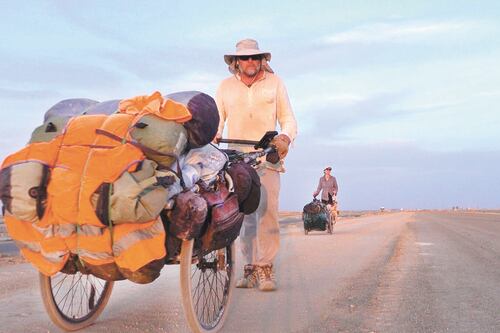 Un británico lleva casi 30 años recorriendo el mundo a pie