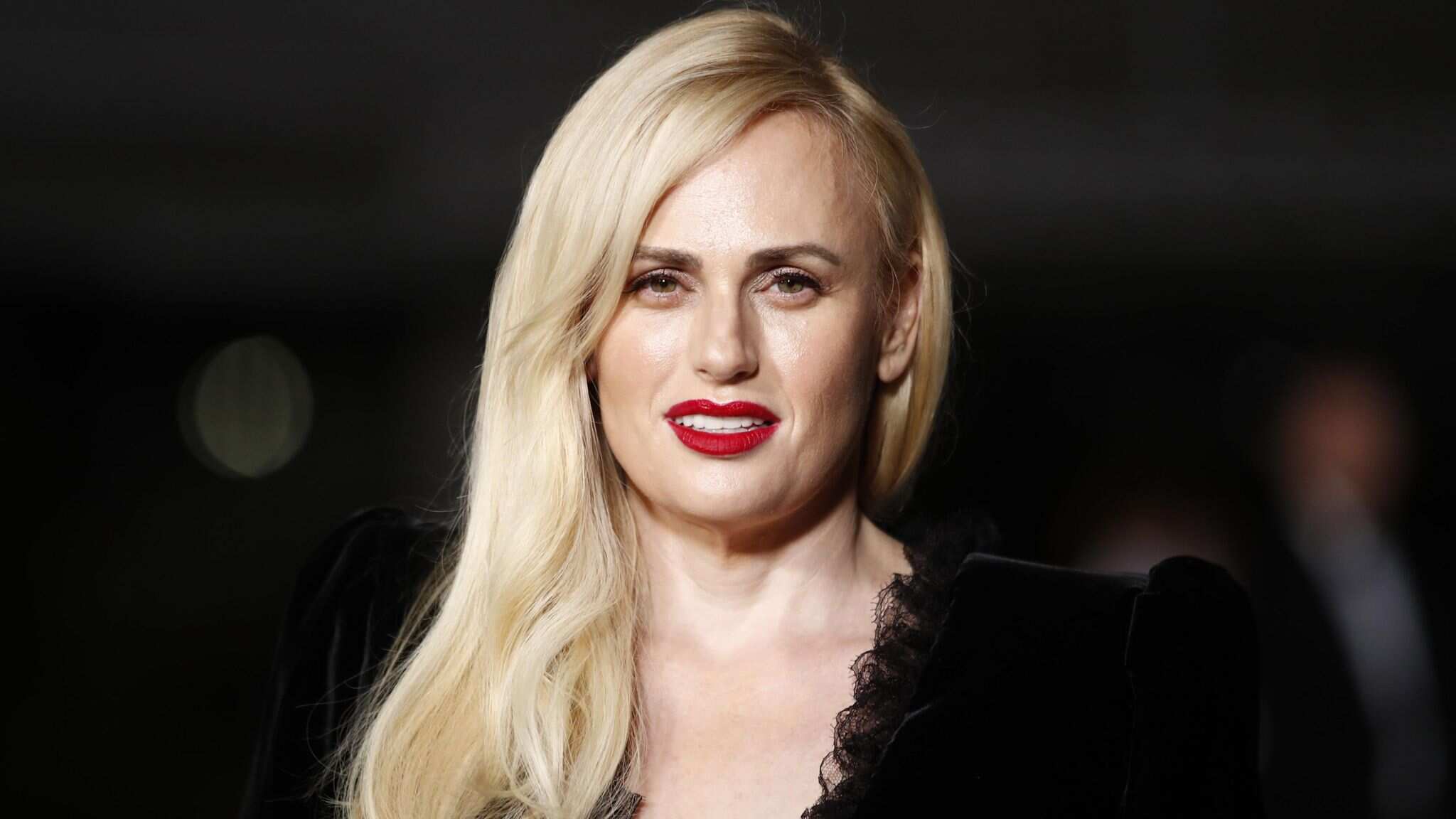 Rebel Wilson agradece ‘bela barriga de aluguel’ por dar à luz seu primeiro bebê