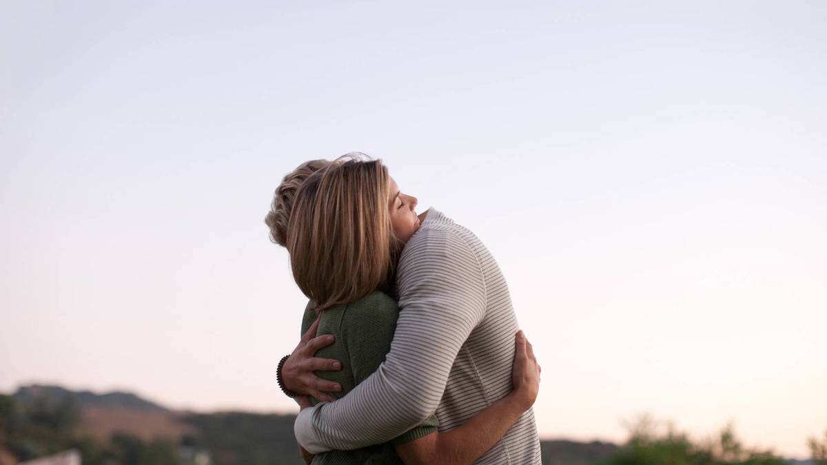La importancia de los abrazos y por qué los extrañamos en la pandemia del coronavirus