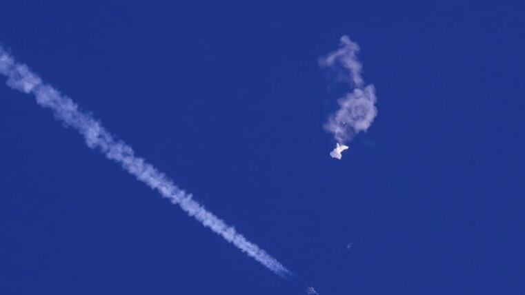 Derriban a ovni en Canadá