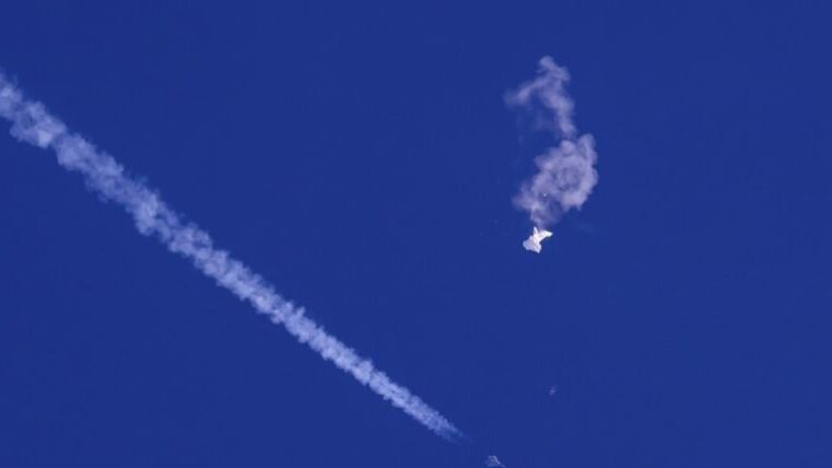 Derriban a ovni en Canadá