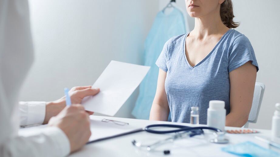 Se debe acudir al oncólogo cuando se presenten nódulos y bultos.