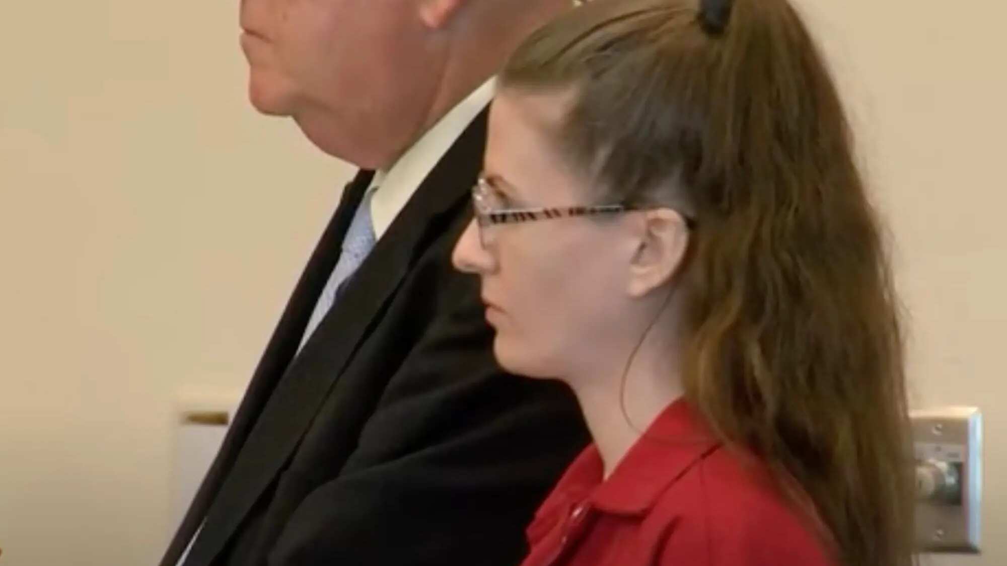 El niño, con año y medio, lucía como un bebé de 7 meses