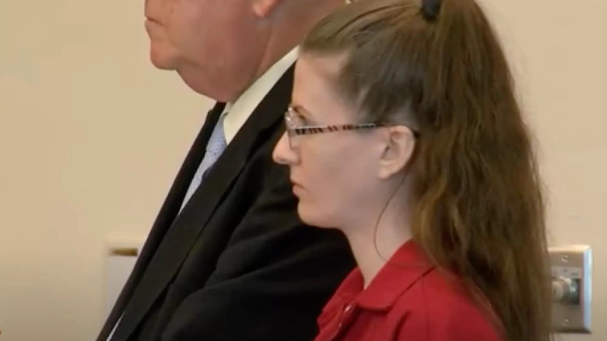 El niño, con año y medio, lucía como un bebé de 7 meses