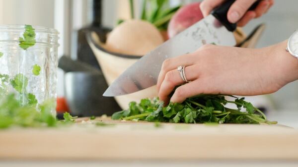 A través de la cocinoterapia  se puede generar que los pacientes tengan una mejor comunicación y socialización.