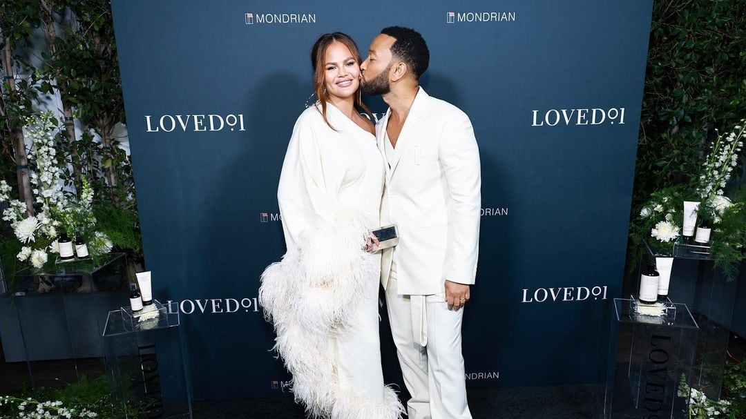 John Legend diz que se sentiu impotente na perda da gravidez com Chrissy Teigen