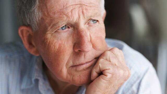 El alzhéimer resulta una enfermedad neurodegenerativa.