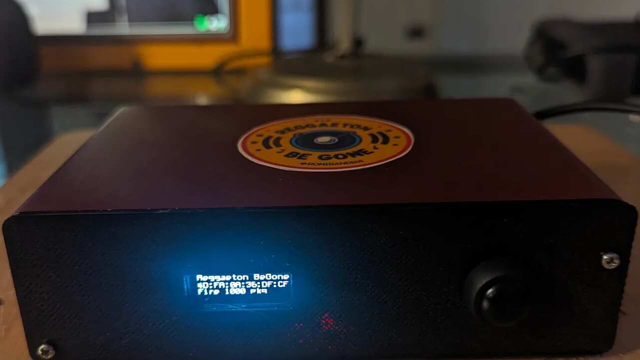 Máquina contra el reggaetón