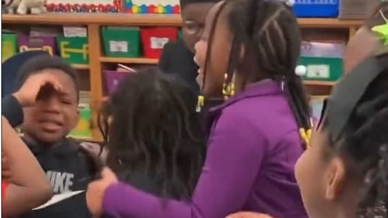 La viral alegría de estudiantes de primaria en clase