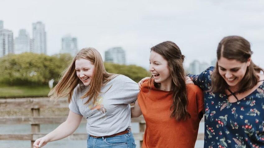 Las amistades son importantes para nuestro bienestar emocional