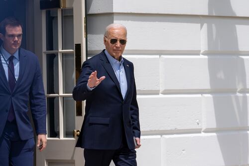 Decisión sobre marihuana podría ganarle apoyo político a Biden entre los jóvenes