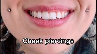 Piercing en hoyuelos de las mejillas