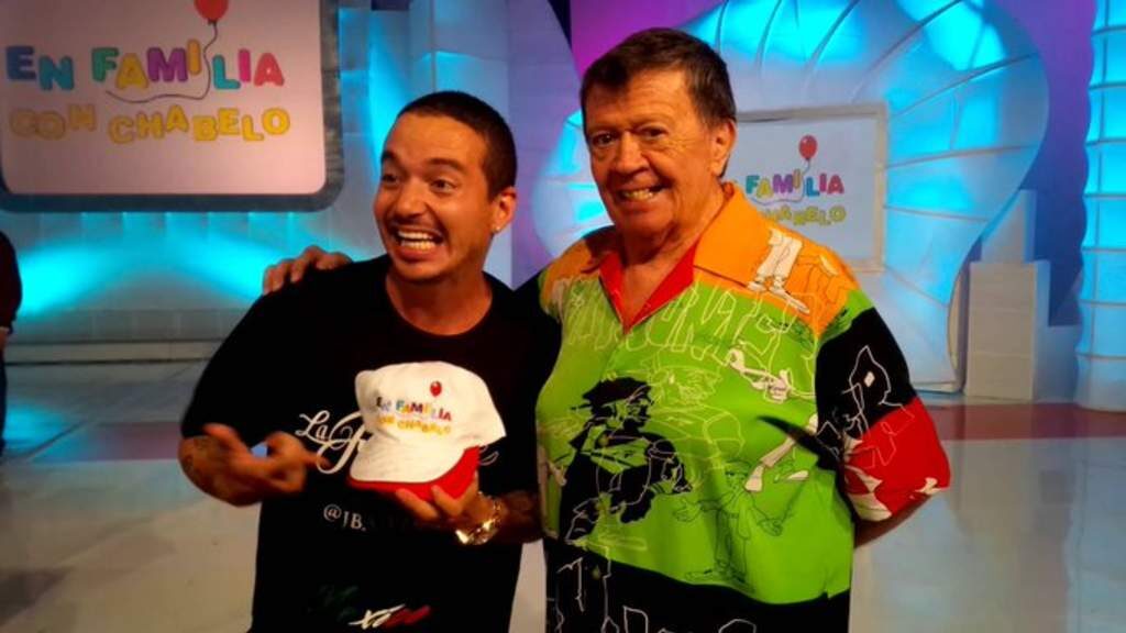 J Balvin le pidió un autógrafo a "Chabelo".
