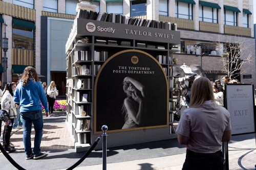 Nuevo álbum de Taylor Swift rompe otro récord: Acumula un billón de reproducciones en Spotify en menos de una semana