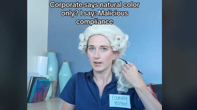 La joven expresó que busca su forma de expresarse con sus pelucas poco convencionales