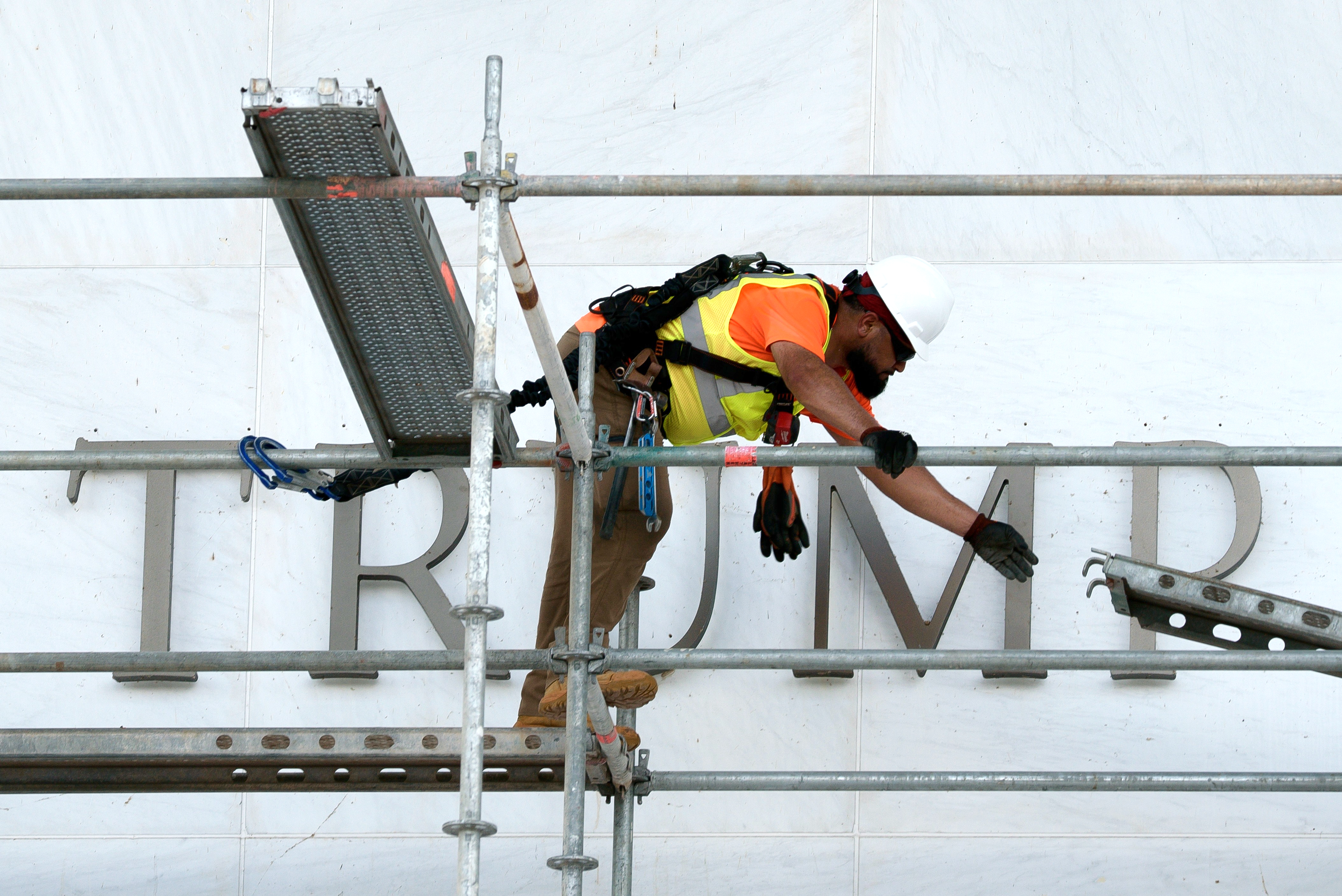 Nombre de Trump es retirado del Kennedy Center