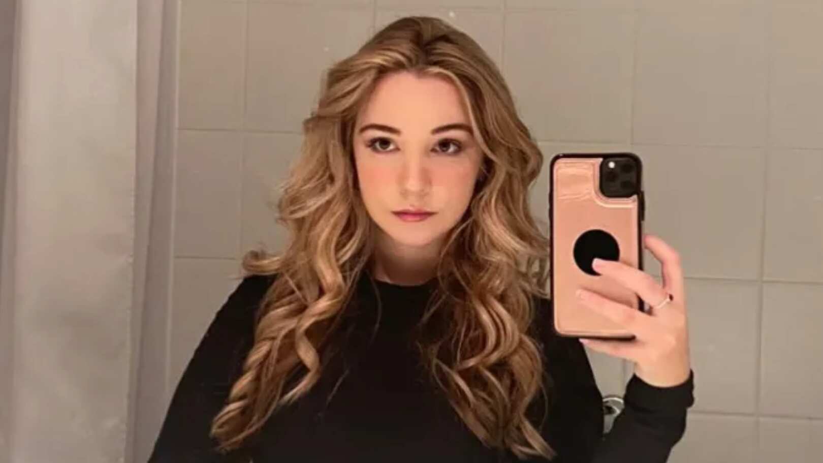 Alissa Quinn, modelo de OnlyFans y trabajadora sexual, se da una vida de lujos, gracias a la “dominación financiera”.