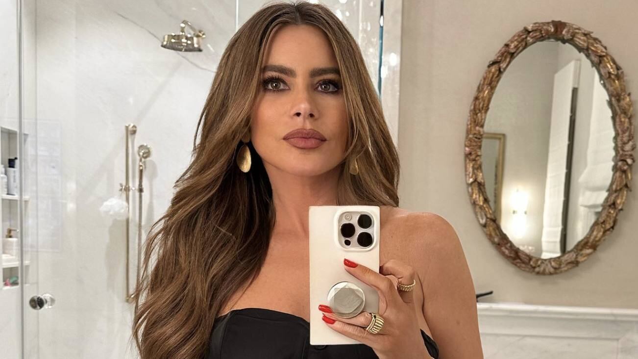 Sofía Vergara posa a los 50 años con un diminuto bikini y hace estallar las redes