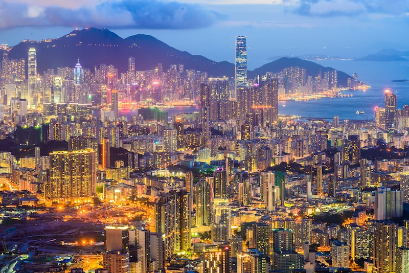 Las ciudades más visitadas del mundo están redefiniendo sus estrategias turísticas para priorizar el valor sobre el volumen. La segunda ciudad con más llegadas internacionales en 2025 fue Hong Kong, China. Foto: Freepik.