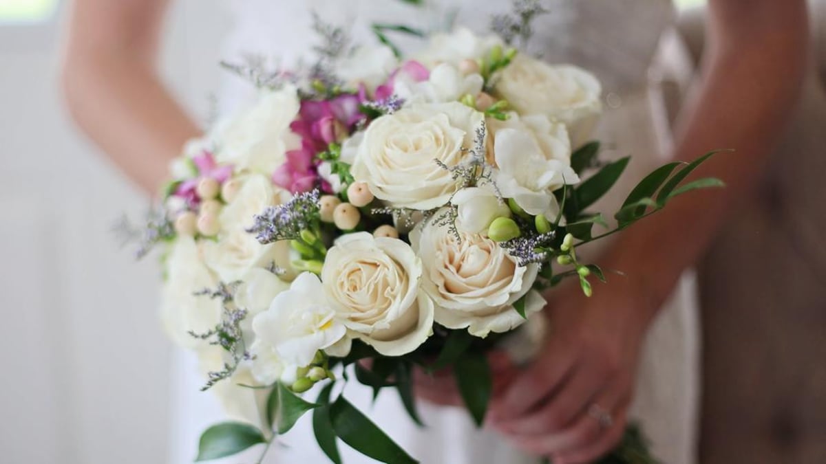 La broma que hizo una novia ser detenida en su boda y llevó los invitados al hospital