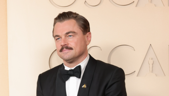 Leonardo DiCaprio acudió con su novia a los Oscar.