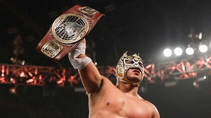 El mexicano conquistó un título en WWE.