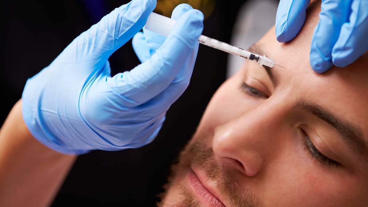 ¿Cómo se aplica el botox?, ¿tiene algún efecto secundario?, ¿cuánto dura?, cuidados y más, el doctor Raúl López Infante y Saldaña, cirujano plástico estético certificado responde todas estas preguntas.