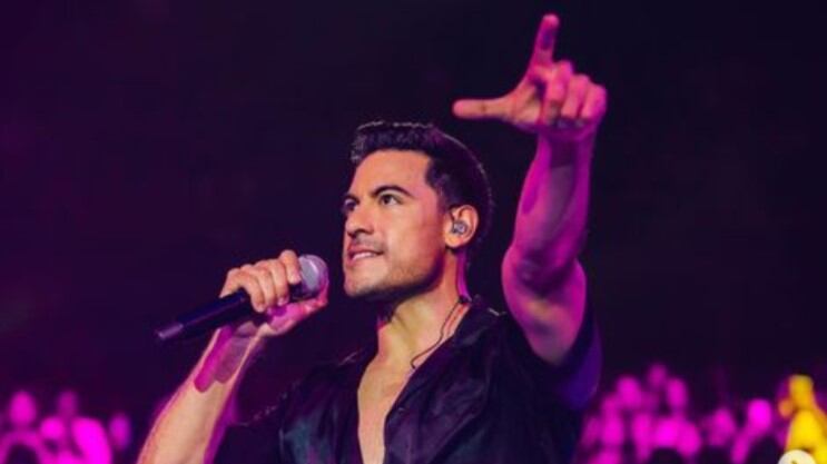 El cantante fue todo un príncipe