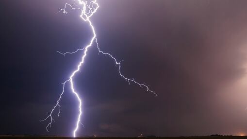 Una mujer perdió la vida luego de que le cayó un rayo en Orellana.