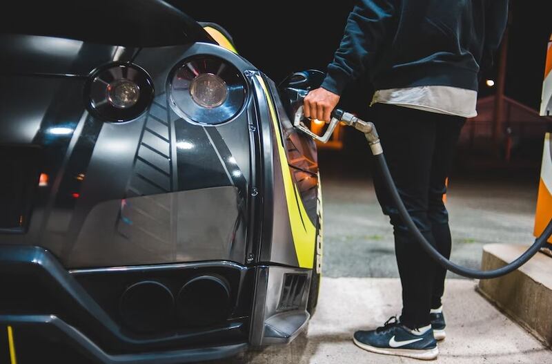 El costo de la gasolina está subiendo en muchos países