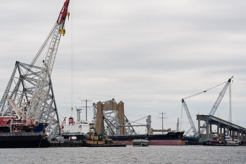 Nuevo canal permite paso de barco tras derrumbe de puente en Baltimore