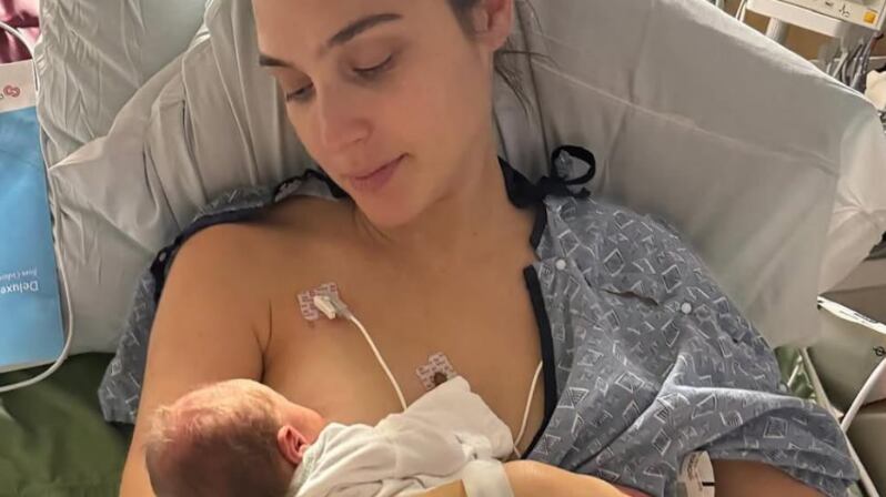 Gal Gadot revela luta contra coágulo cerebral durante gravidez