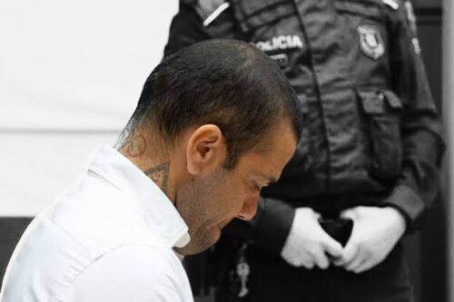 Revista de espectáculos habría pagado la fianza de Dani Alves en Barcelona