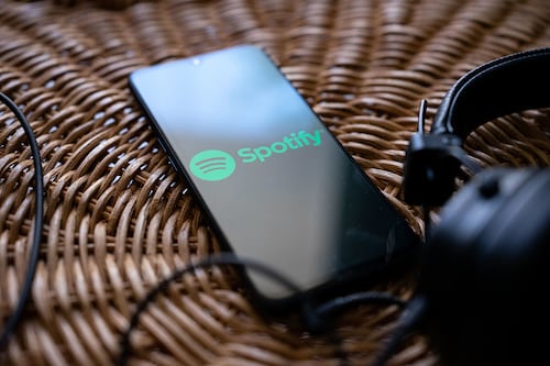 Users are facing issues with listening to music on Spotify