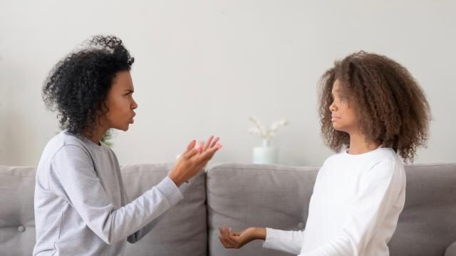 la mamá testaruda quiere tener siempre la razón,