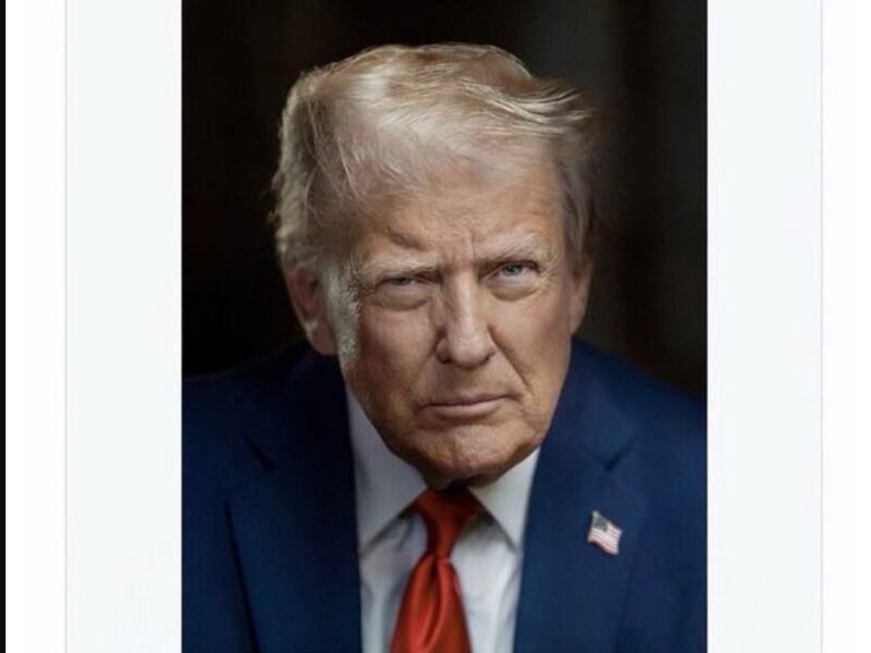 Donald Trump desata memes y críticas tras compartir foto proclamándose presidente interino de Venezuela