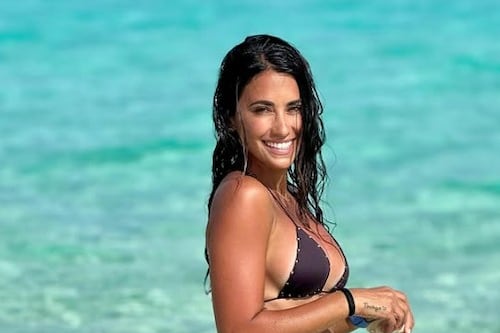 Antonela Roccuzzo deslumbra con un minibikini negro durante sus vacaciones en Italia