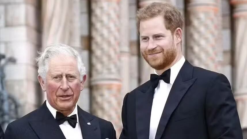 O Rei Charles III e o Príncipe Harry — Foto: Getty Images