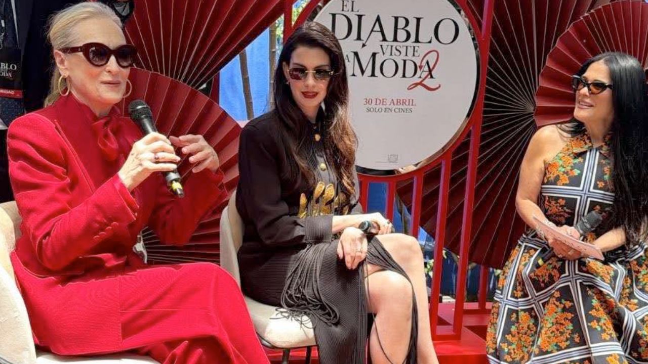 Destrozan a Martha Debayle por polémica foto con Meryl Streep y Anne Hathaway: “¿Qué onda con el mantel?"