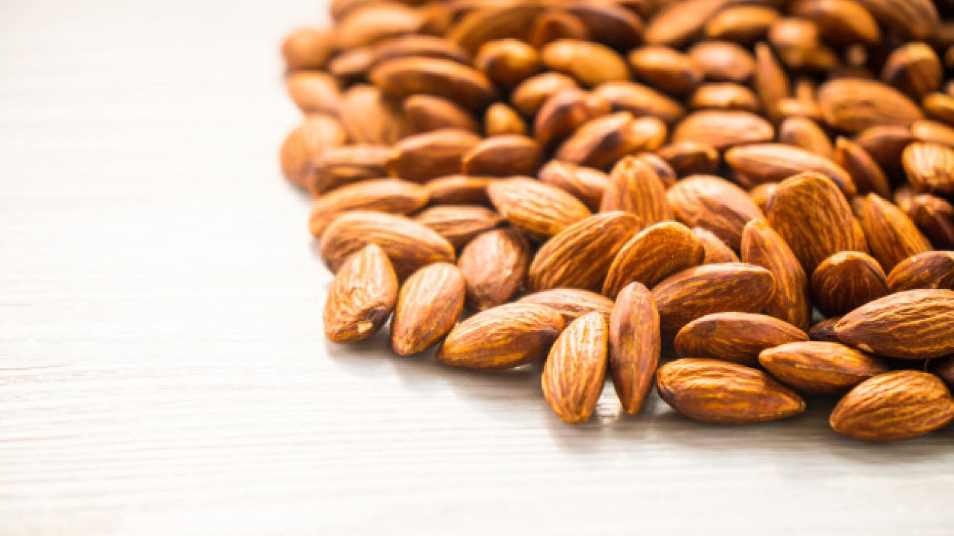 Las almendras contienen nutrientes que ayudan a la pérdida de peso