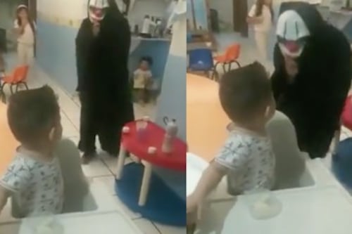 VIDEO: Maestra disfrazada de personaje de terror asusta a niños de kinder