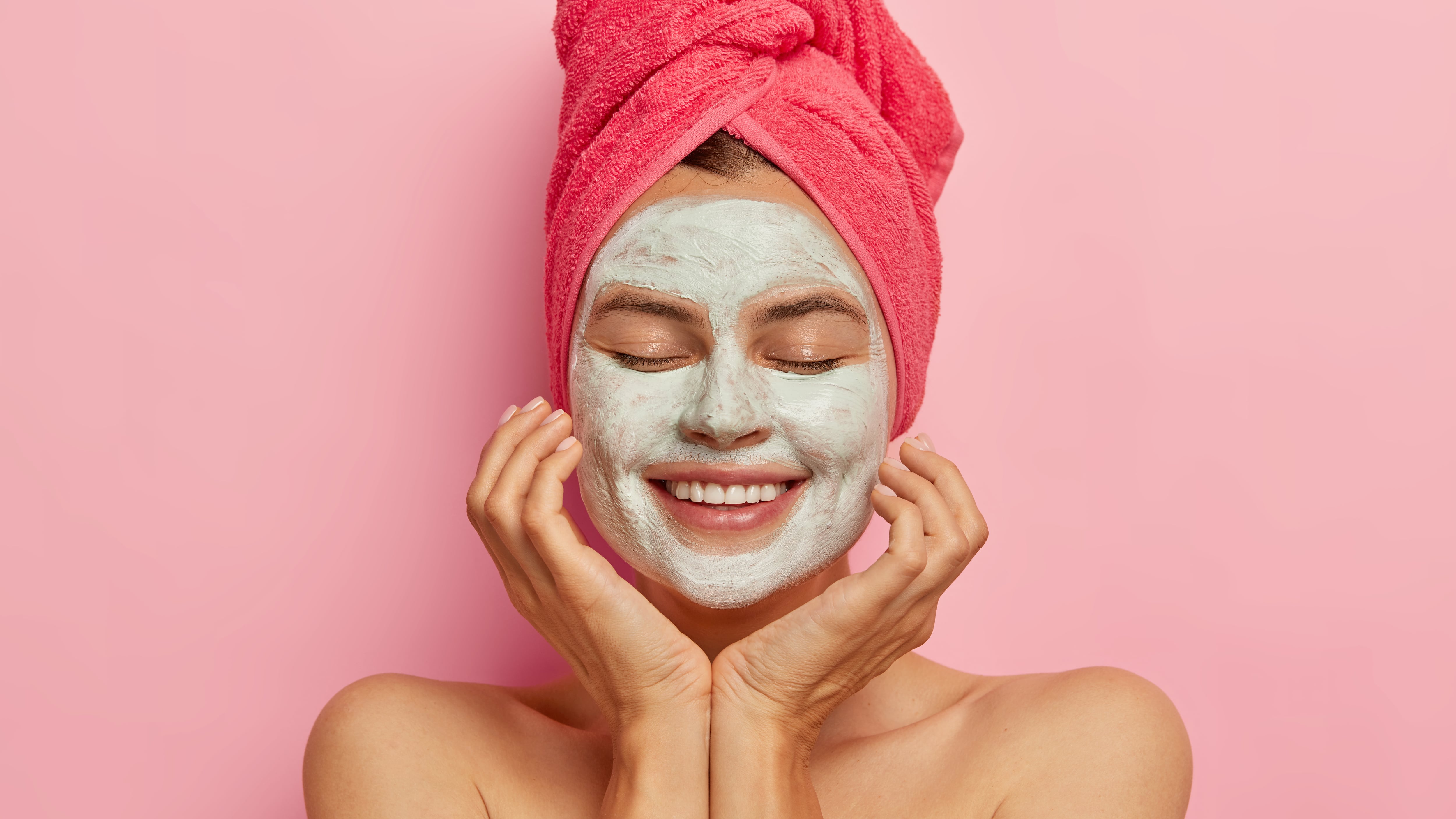 Entre los principales beneficios de las mascarillas faciales destacan: hidratar y humectar la piel, retirar el exceso de grasa, eliminar las impurezas y ayudar a reducir los signos de envejecimiento. Foto: Freepik.